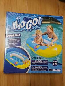 lot 7087 image: Pool floatie, raft, junior boat