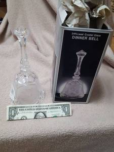 lot 7089 image: Lead crystal dinnerbell