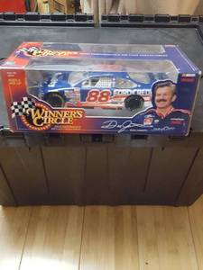 lot 7096 image: #88 Dale Jarrett Ford, 1  2 4 scale model