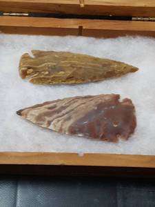 lot 7098 image: 2 Spear points