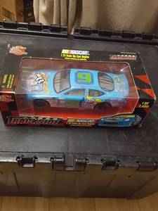 lot 7099 image: #9 NASCAR 124 Scale Diecast replica