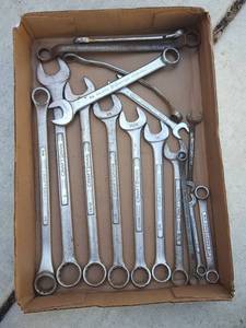 lot 7118 image: Assorted end wrenches, most are Craftsman