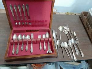 lot 6773 image: Rogers & Bro Silverplate Flatware in Box and Other Mismatched Flatware