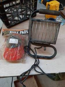 lot 6777 image: Knee Pads and Work Light (Did Not Work, may just need a new bulb)