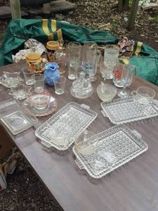 lot 6236 image: Assorted glassware