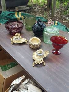 lot 6239 image: Assorted glassware. Cut to clear Bowl, ginger jar, footed chicks on Nest, assorted glassware cut to clear balls ginger jar footed chicks on nest, ink Wells