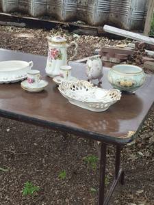 lot 6241 image: Assorted decor