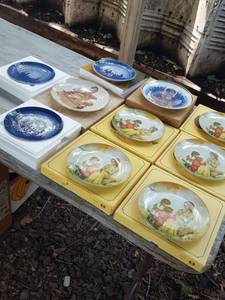lot 6261 image: 10 collectible plates