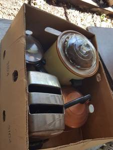 lot 6276 image: Toaster , crock pot, tea kettle