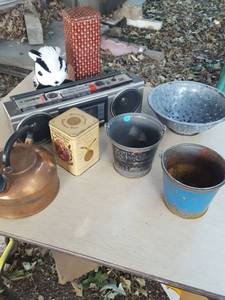 lot 6280 image: Tea kettle small buckets and tens