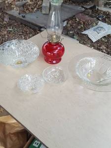 lot 6296 image: Oil lamp and glassware
