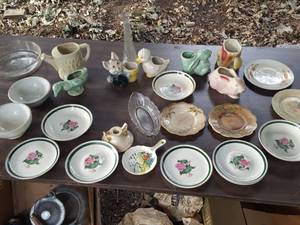 lot 6298 image: Assorted plates and planter