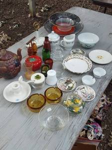 lot 6299 image: Assorted decor