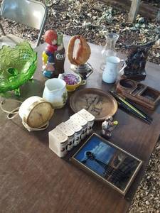 lot 6300 image: Assorted decor