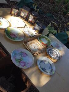 lot 6302 image: Assorted plates and tins