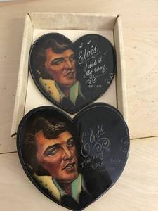 lot 6350 image: 2 Elvis wood decor pieces