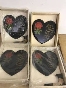 lot 6353 image: 4 mom plaques, 2 have stands