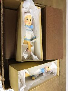 lot 6373 image: 7 dolls