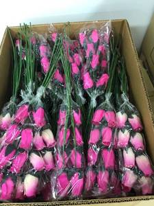lot 6407 image: approx 36 assorted fake floral bouquets 2 pinks