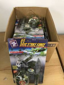lot 6432 image: approx 10 military toys