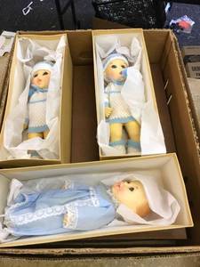 lot 6433 image: 7 dolls