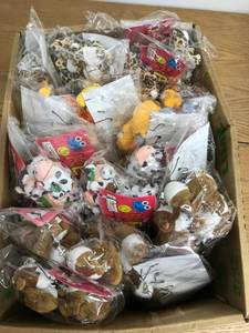lot 6441 image: 16 dozen assorted stuffed animal keychains