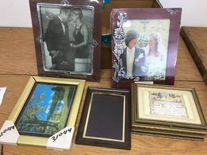 lot 6446 image: 4 picture frames plus memory box