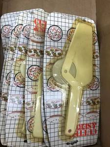 lot 6467 image: approx 8 pizza cutting and serving utensil