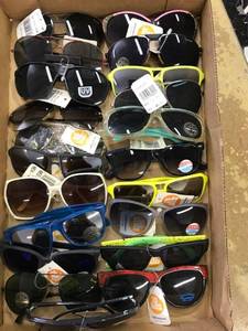 lot 6477 image: approx 20 pairs sunglasses