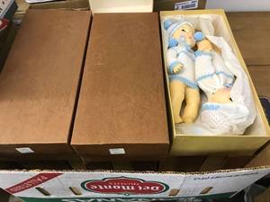 lot 6499 image: approx 11 dolls