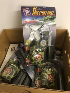 lot 6533 image: 7 military toys