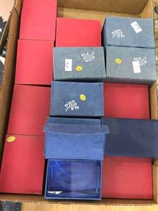 lot 6546 image: approx 14 assorted design glass paperweights