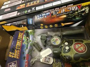 lot 6572 image: 10 toys - 5 guns and 5 military toys