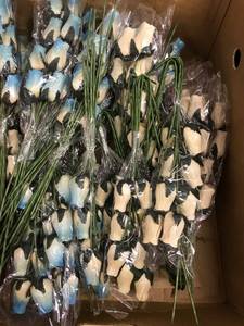 lot 6589 image: approx 25 artificial floral bouquets