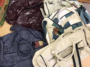 lot 6595 image: 5 leather toteweekender bags