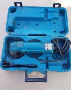 lot 4031 image: Makita 4 12 grinder with case