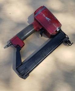 lot 4036 image: Senco SKSXP Pneumatic Crown Stapler