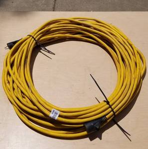 lot 4046 image: 50 extension cord