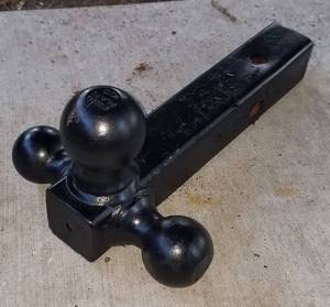 lot 4079 image: Tri-ball Hitch with pin