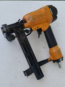 lot 4084 image: Bostitich fastening gun