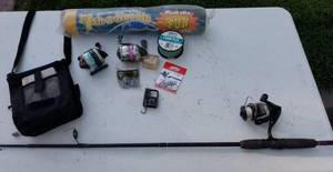 lot 4090 image: Misc fishing supplies and fishing pole