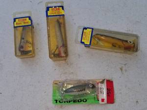lot 4095 image: 4 fishing lures