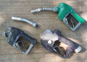 lot 4125 image: fuel nozzle and parts