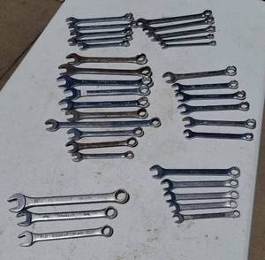 lot 5337 image: 34 wrenches
