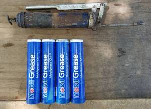 lot 5344 image: Grease Gun w 4 tubes Mobil Grease