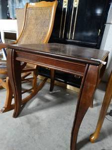 lot 3399 image: Square Side Table