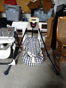 lot 3402 image: Fisher-Price 3 Setting Baby Swing