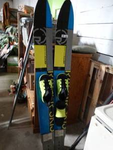 lot 3413 image: Blue and Yellow Radar Skis XCaliber- New style water skis