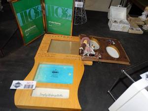 lot 3417 image: Lot of Picture Frames