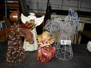 lot 3418 image: Lot of Angel Decor